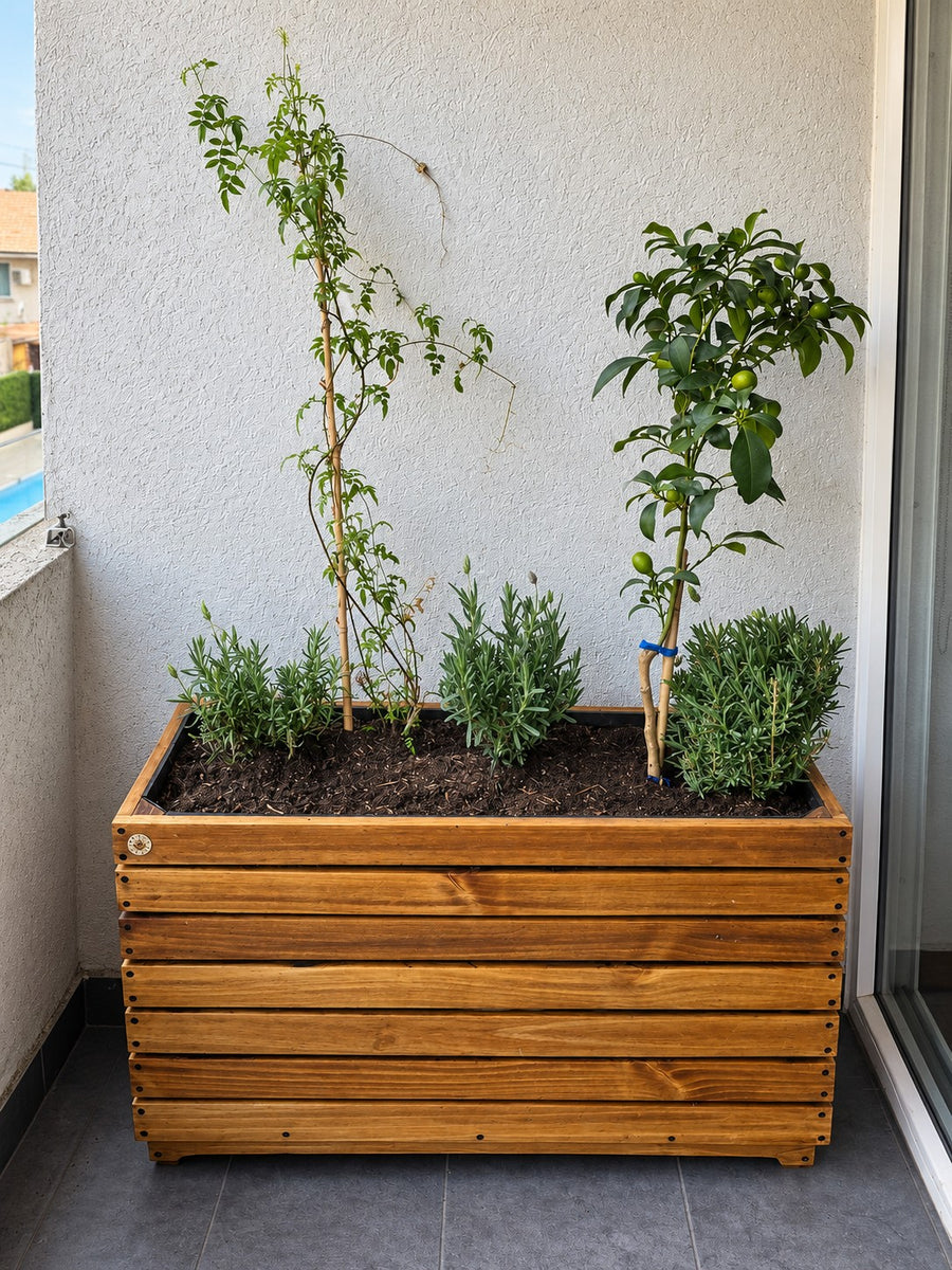 Vista general de la jardinera de madera — Fotografía retocada