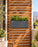 Jardinera de madera Kiñe Premium con autorriego Hidrocapture, color gris, con plantas – Artecultivos