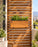 Jardinera de madera Kiñe Premium con autorriego Hidrocapture, color habano, con plantas – Artecultivos